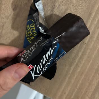 Sevilen Çikolatada Şok Edici Silikon Parçası