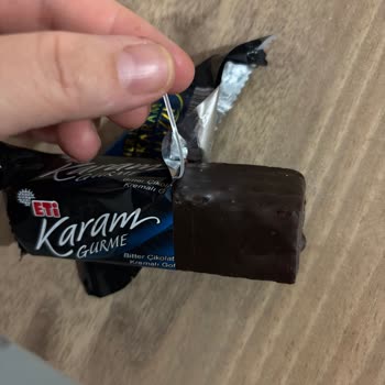 Sevilen Çikolatada Şok Edici Silikon Parçası