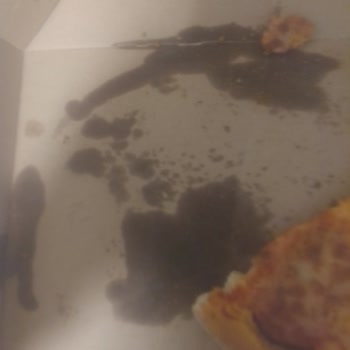 Yağ Denizi: Hayal Kırıklığı Yaratan Pizza Deneyimi