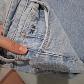 Defolu Pantolonlar Ve Mavi'nin Müşteri İlgisizliği