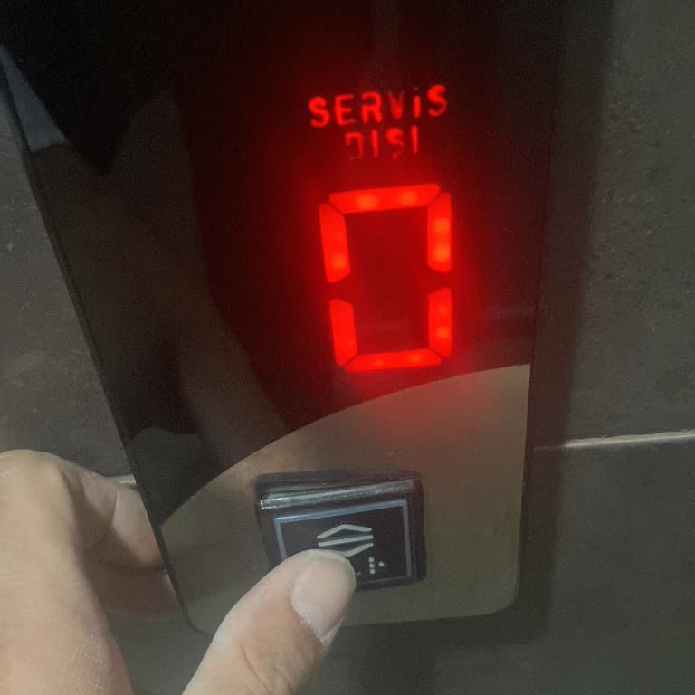 Asansör Kabusu: Çalışmayan Teknoloji