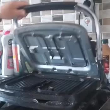 Korkmaz Tost Makinesi Üst Izgarası Düşüyor, Çözüm Bekliyoruz