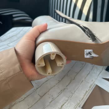 Elle Mağazası'ndan Aldığım Botun Ökçesi Sürekli Düşüyor