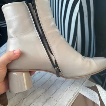 Elle Mağazası'ndan Aldığım Botun Ökçesi Sürekli Düşüyor