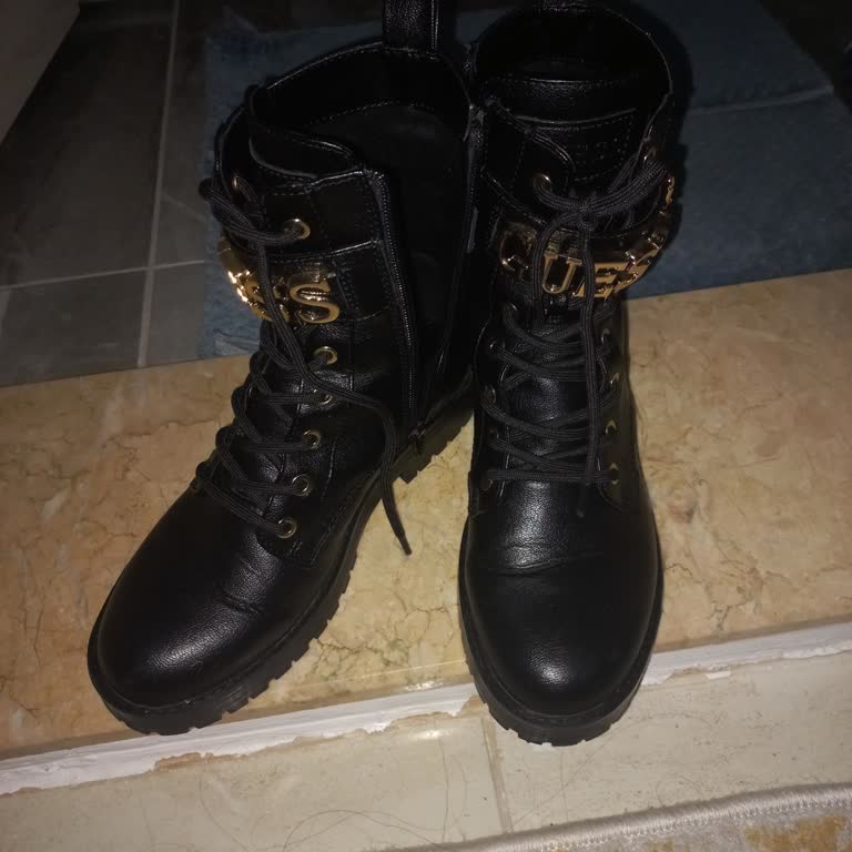 Guess Botlar Su Geçirmezlik Testini Geçemedi!