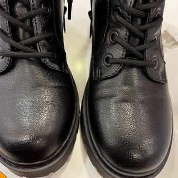 Boyner Guess Ayakkabıda Malzeme Yanıltmacası Ve Hızlı Deformasyon