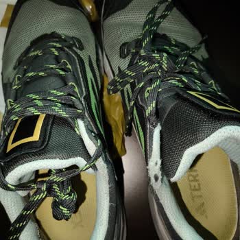 Adidas Ayakkabıda Erken Yırtılma Sorunu