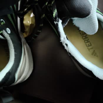 Adidas Ayakkabıda Erken Yırtılma Sorunu