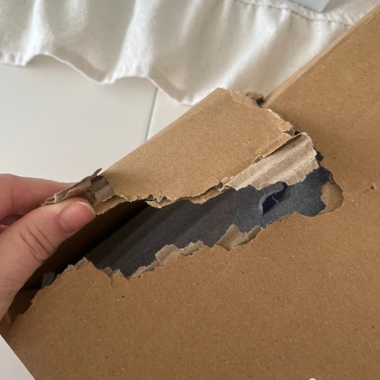 Kargo Şirketinin Saygısız Ve Dikkatsiz Hizmeti