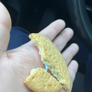 Bisküvinin İçinden Çıkan Plastik Parça Şoku