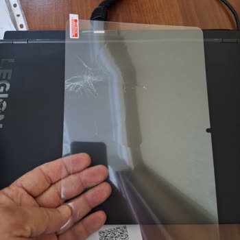 Kırık Ekran Koruyucu Ve İlgisiz Müşteri Hizmetleri