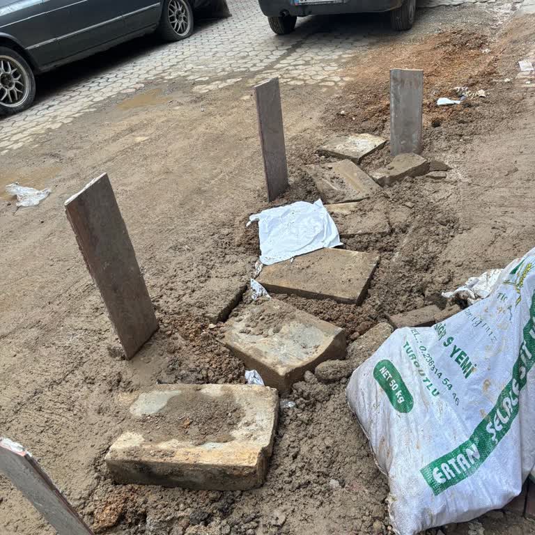 Kaldırım Çalışmalarının Gecikmesi Vatandaşı Mağdur Ediyor