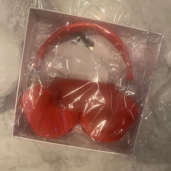 Yanlış Renk Ve İlgisiz Müşteri Hizmetleri