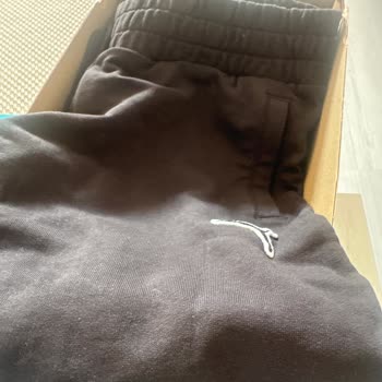 Renk Atan Puma Eşofman Ve Yetersiz Mağaza Hizmeti