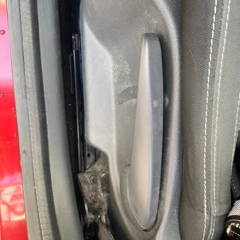 Özensiz Araç Yıkama Hizmeti Ve Eksik Temizlik