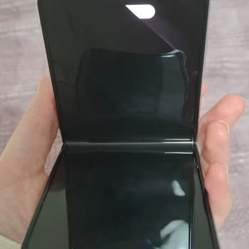 Samsung Galaxy Z Flip5 Ekran Sorunu Çözülmüyor