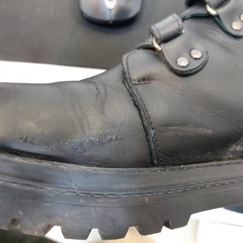 Tadilat Sonrası Hayal Kırıklığı: Harley Davidson Botlarımda Yapışkan Lekeler Ve Kesikler!