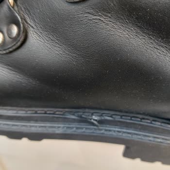 Tadilat Sonrası Hayal Kırıklığı: Harley Davidson Botlarımda Yapışkan Lekeler Ve Kesikler!