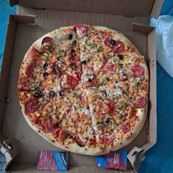 Eksik Malzemeli Pizza Ve Hayal Kırıklığı