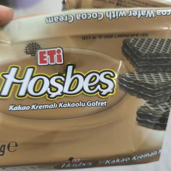 Kakaolu Hoşbeş Gofretin Yaprakları Ayrılıyor