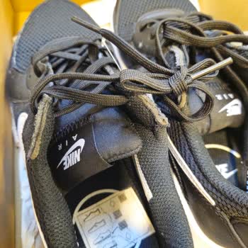 Dayanıklı Denilen Ayakkabının Hızla Aşınması