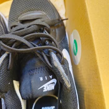 Dayanıklı Denilen Ayakkabının Hızla Aşınması