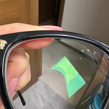 Çiziklerle Dolan Versace Gözlük Şoku