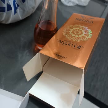 Dökülen Argan Yağı Ve Cevapsız Destek