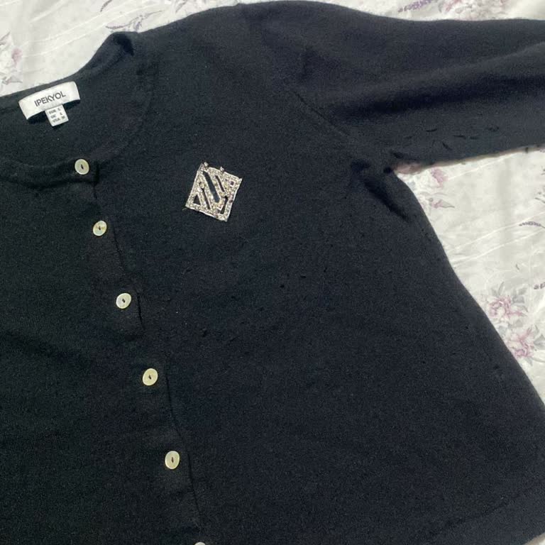 İpekyol Hırkasında Tek Kullanımda Deformasyon