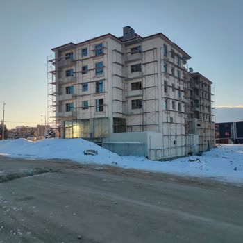 Tehlikeli Çukur: Uyarı Levhası Olmayan İnşaat Alanı