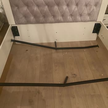 Kırılan Yatak Karyolası Ve İlgisiz Müşteri Hizmetleri