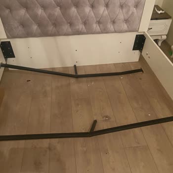 Kırılan Yatak Karyolası Ve İlgisiz Müşteri Hizmetleri