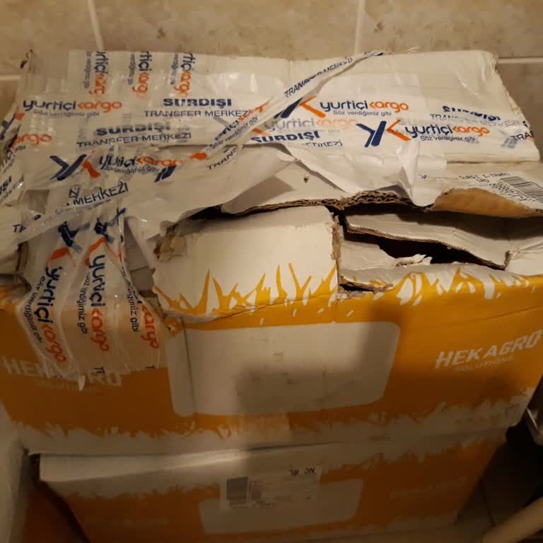Yurtiçi Kargo Paket Apartman Kapısına Bırakılıp Gidilmiş
