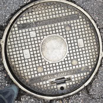 Superonline Altyapı Sorunu: Çöken Kapak Tehlike Saçıyor