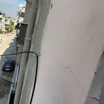 İzinsiz Delinen Duvar Ve Yanlış Kablo Çekimi