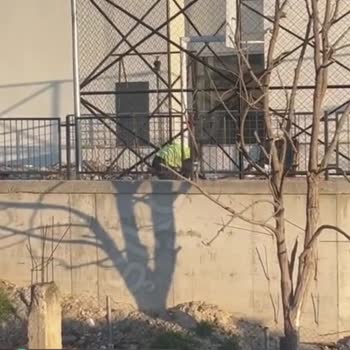 İzmir Karabağlar Molozlar Nasıl Bahçeye Ve Sokağa Dökülüyor Görelim!