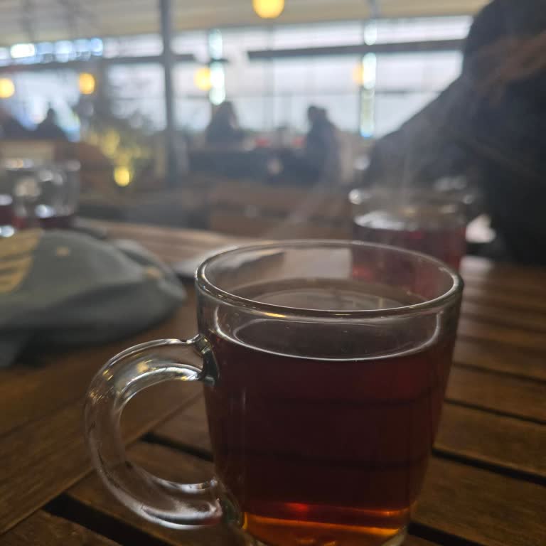 Çay Severlere Büyük Kupa Bardakta Çay Sunulması Sorunu