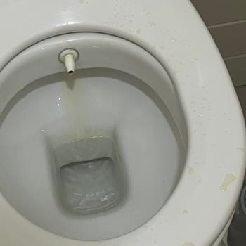 AVM'de Tuvalet Önünde Personel Sorunu