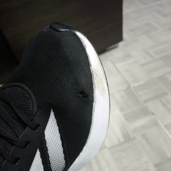 Adidas Ayakkabıda Beklenmedik Kalite Sorunu