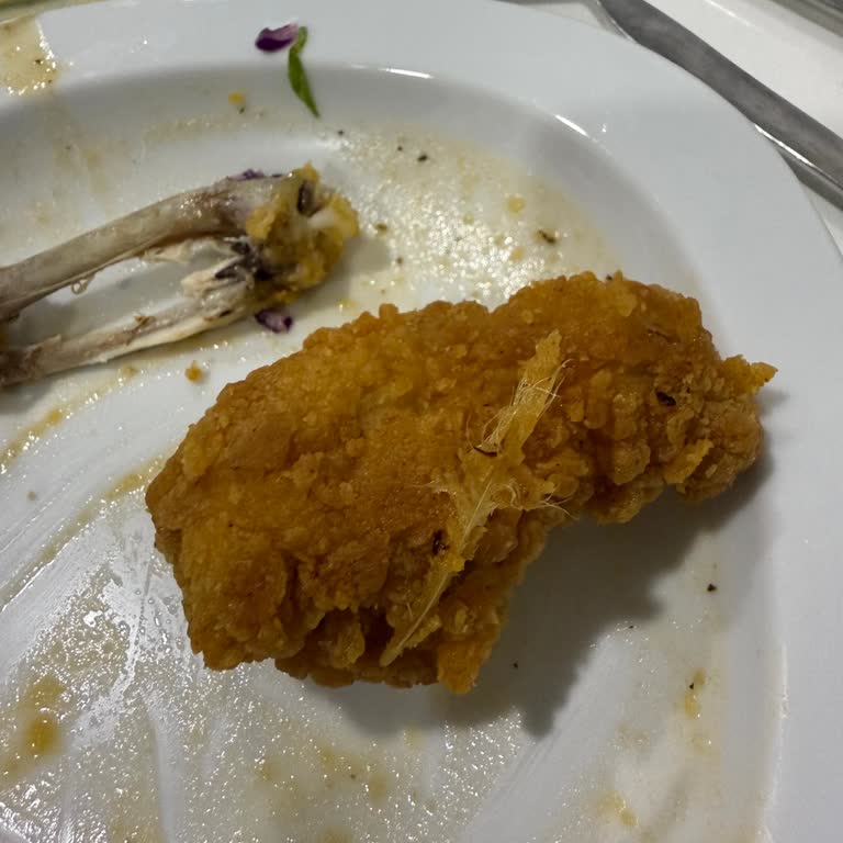 Lezita Kova Tavuk Ürününde Büyük Tavuk Tüyü Şoku