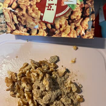 Migros'tan Aldığım Ceviz Paketinden Vida Ve Ölü Sinek Çıktı