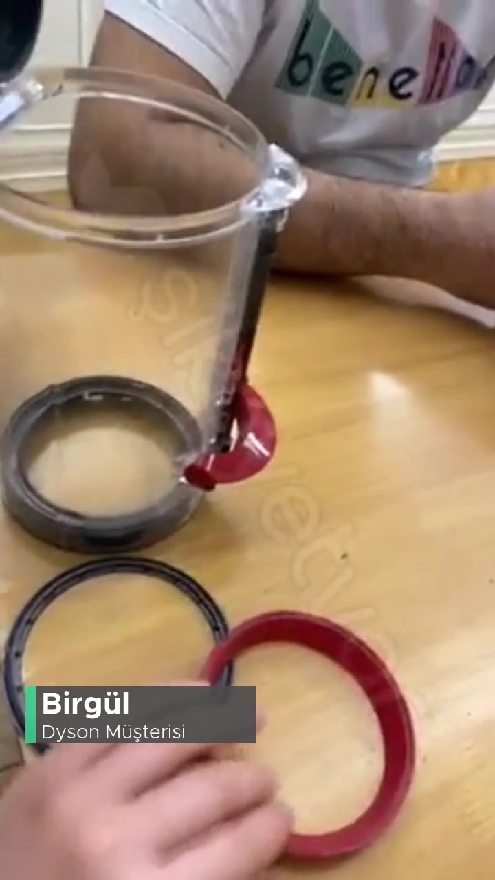 Dyson Kırmızı Lastik Kendi Kendine Atması! videonun kapak resmi