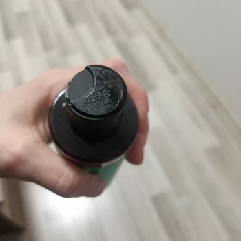 Yüz Yıkama Jelinin Yarısı Akmış Geldi