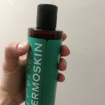 Yüz Yıkama Jelinin Yarısı Akmış Geldi