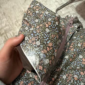 Zara Yağmurluğunda Renk Solması Sorunu