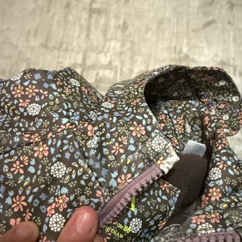 Zara Yağmurluğunda Renk Solması Sorunu