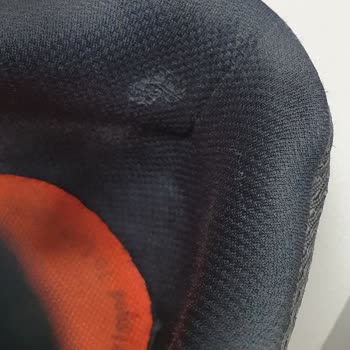 Skechers 2 Ayak Topuğunda Yırtılmalar Oluştu