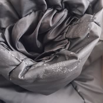 Kısa Sürede Soyulan Ve Sökülen Koton Mont