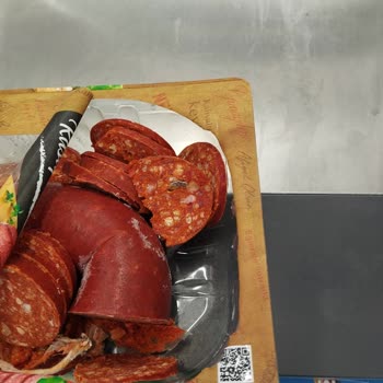 Maret Marka Dana Sucukta Tehlikeli Metal Parçaları