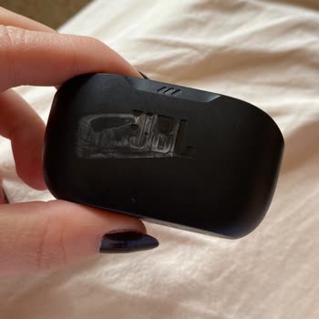 JBL Kulaklıkta Gizemli Leke Sorunu